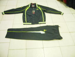 福州榮登貿(mào)易 以公雞運(yùn)動(dòng)套裝為核心的全品類服飾零售批發(fā)服務(wù)商